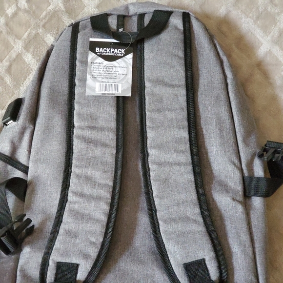 Backpack with charger cable - Picture 5 of 6